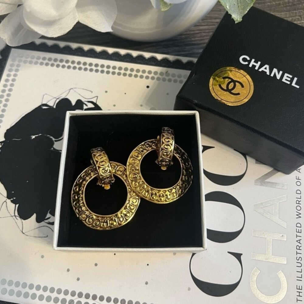 CHANEL Vintage Gold CC Logo Clip-On Earrings